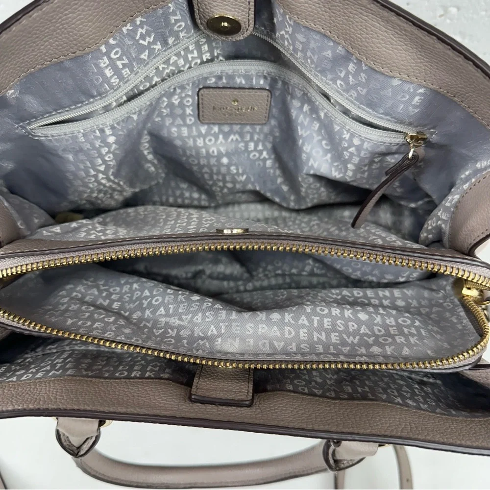 Kate Spade Taupe Larchmont Avenue Pebbled Leather Satchel Crossbody Bag Purse - Picture 8 of 16